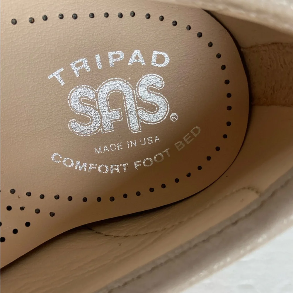SAS Metro Leather Loafers Size 8 M Beige Leather Tripad Comfort Preppy Flats